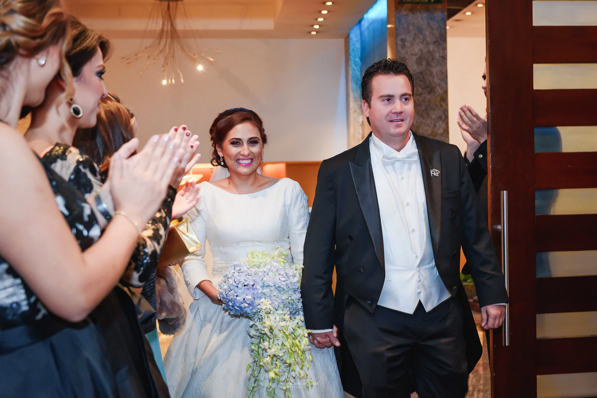 Boda de Karla y Pedro en Atrium, la ceremonia se realizo en la Cátedral de Monterrey, fotografía por menosceromás fotografía