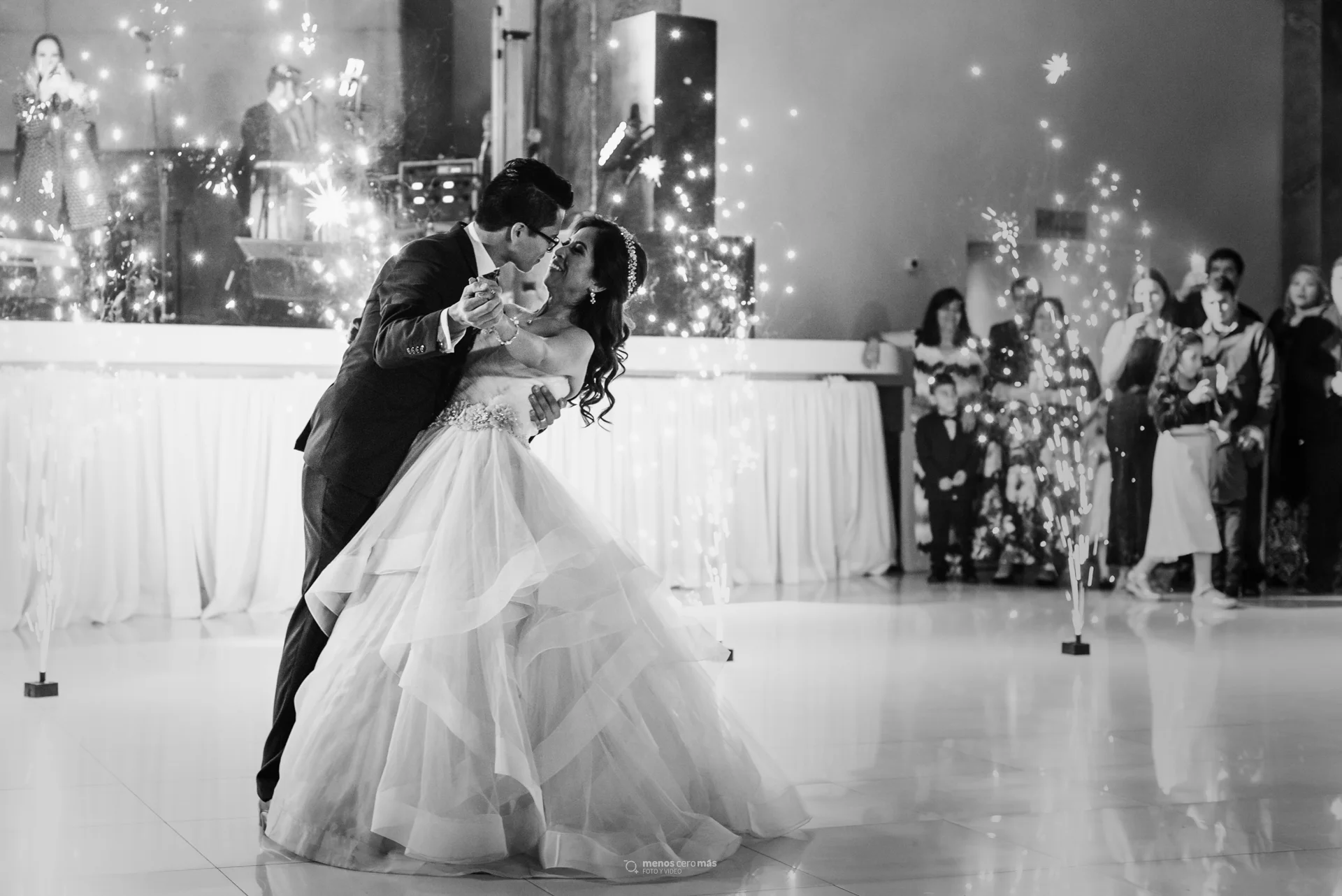 fotografía de boda martina y baldemar en Alcázar Real e1591646222258