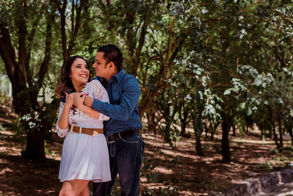 Testimonial de Fanny Tovar del servicio de fotografía de menosceromás en su sesión informal, despedida y boda