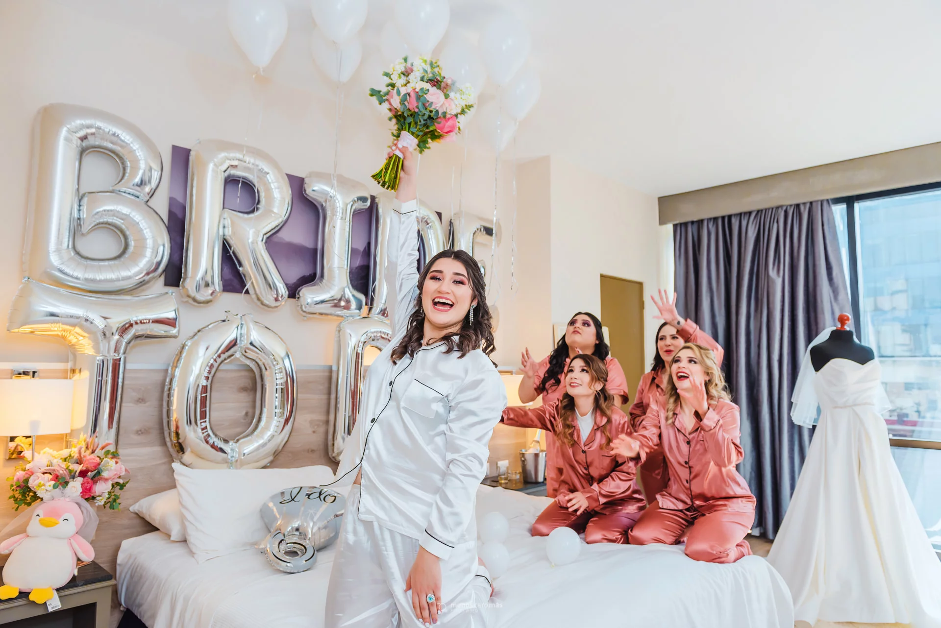 Fotografía de getting ready de Sarahi en Hotel Krystal Monterrey