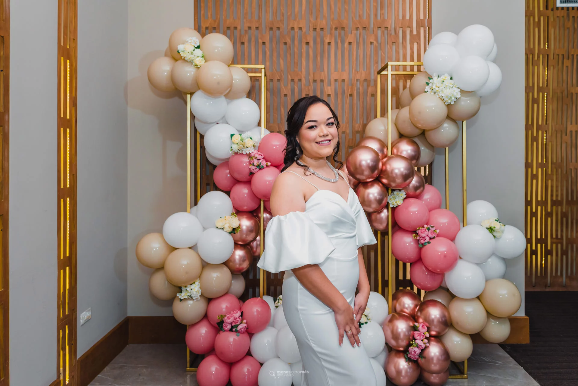 Fotografía de despedida de soltera de Evelyn en LUX Eventos