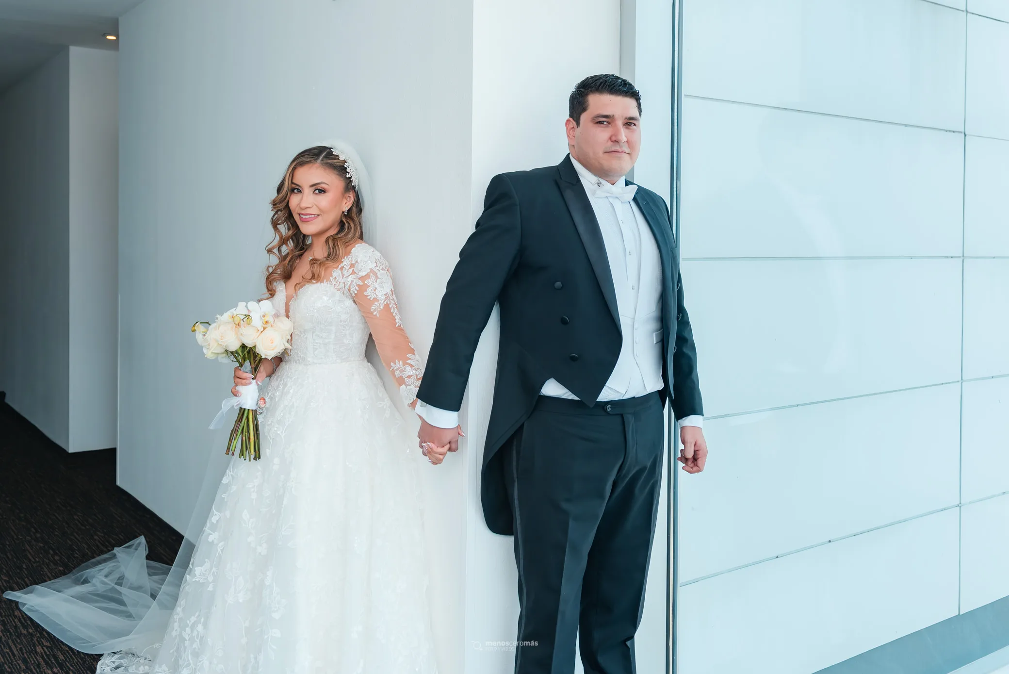 Fotografía de Boda Emma y Alex en Las Pampas Eventos, first touch en Fiesta Inn Tecnológico