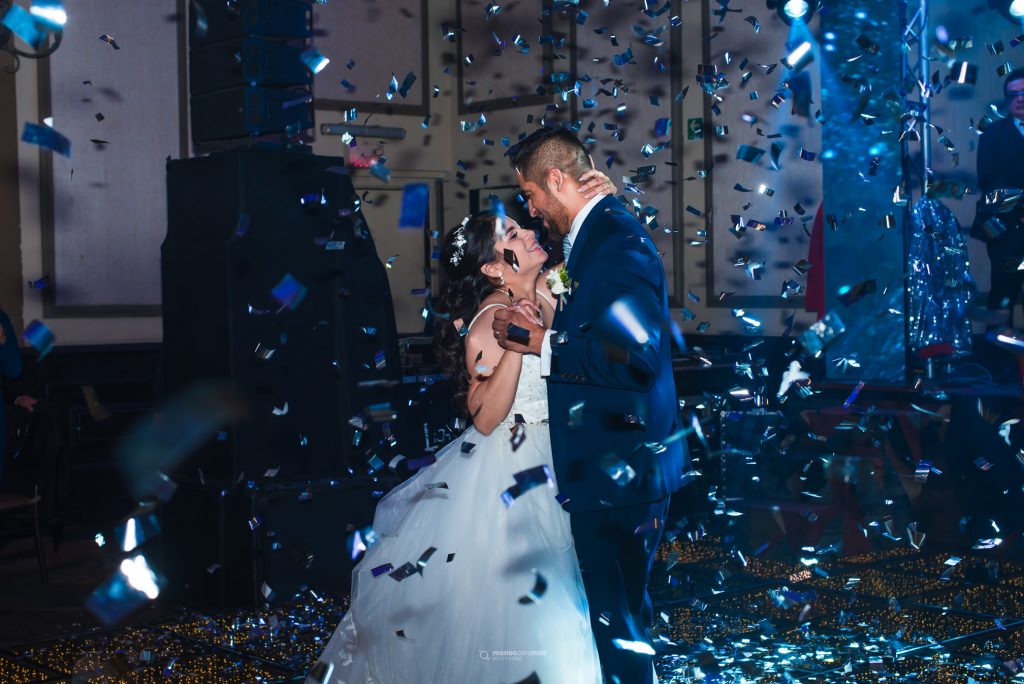 Fotografía de boda de Pamela y Roger en Las Ppampas Eventos, canción primer baile como esposos